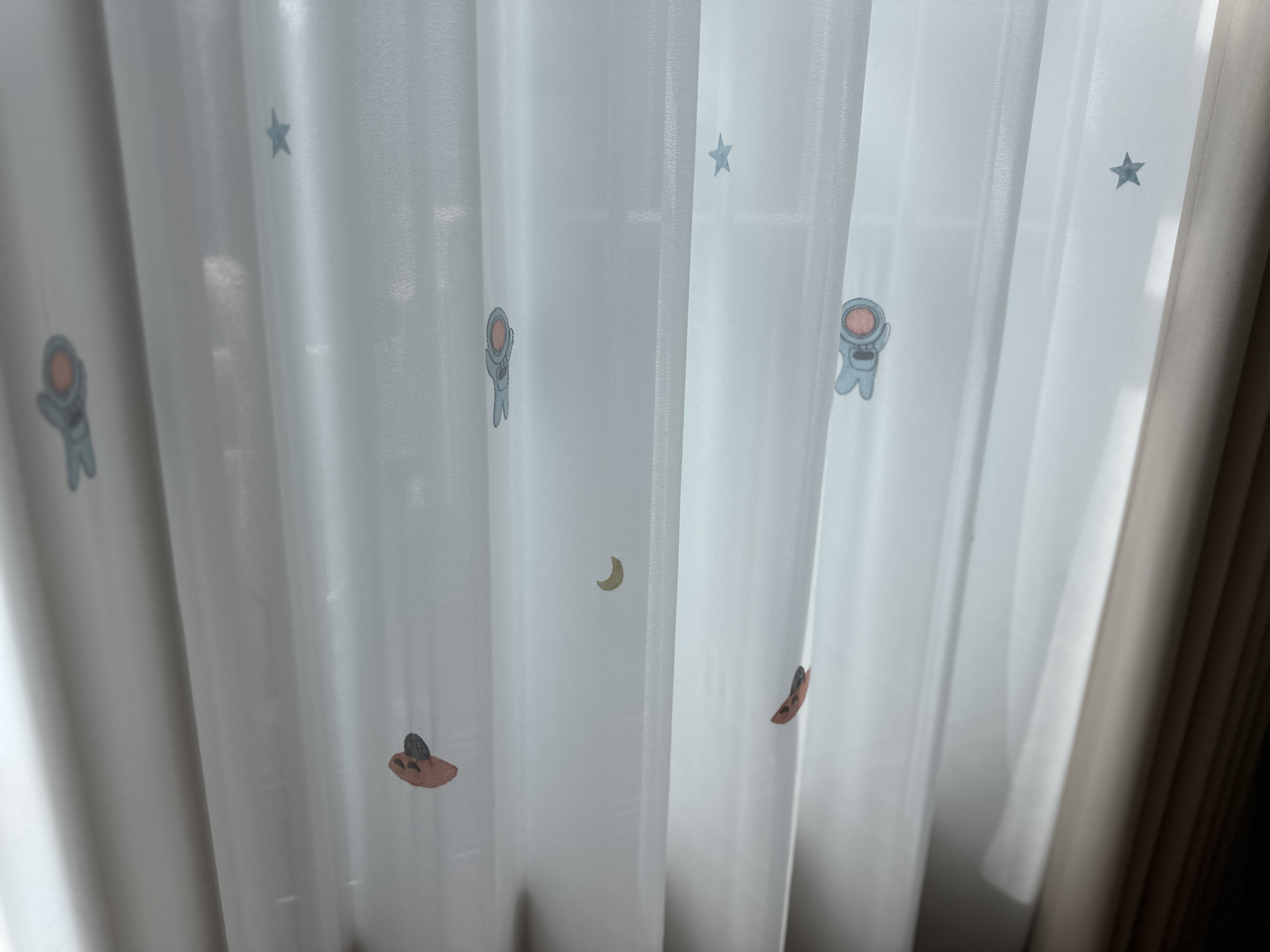 키즈 자수 커튼